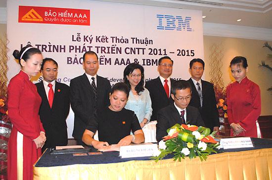 Lễ ký biên bản hợp tác giữa Bảo hiểm AAA với IBM Việt Nam.