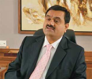 Gautam Adani thuộc thế hệ người Ấn Độ đầu tiên chịu ảnh hưởng và tiếp cận với công nghiệp hóa, khởi nghiệp với những ước mơ lớn và là hình mẫu tỷ phú đi lên từ nghèo khó.