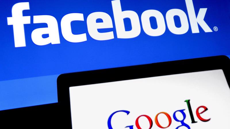 Các nền tảng của Google, Facebook thường cho người dùng sử dụng dịch vụ miễn phí - Ảnh: Bloomberg.
