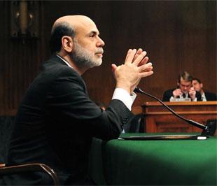 Những nhận định của Chủ tịch FED Ben Bernanke trong phiên điều trần trước Quốc hội Mỹ đang tạm thời đẩy thị trường vàng vào thế nhùng nhằng giữa lên và xuống - Ảnh: Getty.