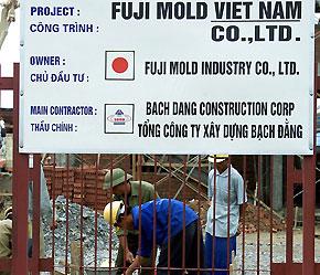 Với số vốn thu hút FDI dự kiến cho năm 2008 đạt 15 tỷ USD, Bộ Kế hoạch và Đầu tư có kế hoạch phấn đấu giải ngân 5,6 - 6 tỷ USD nguồn vốn FDI - Ảnh: Việt Tuấn.