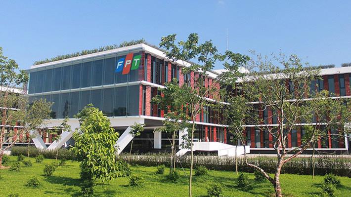 Lợi nhuận sau thuế của cổ đông công ty mẹ FPT tăng 25%, đạt 726 tỷ đồng và lãi cơ bản trên cổ phiếu (EPS) đạt 1.367 VNĐ, tăng 24%.