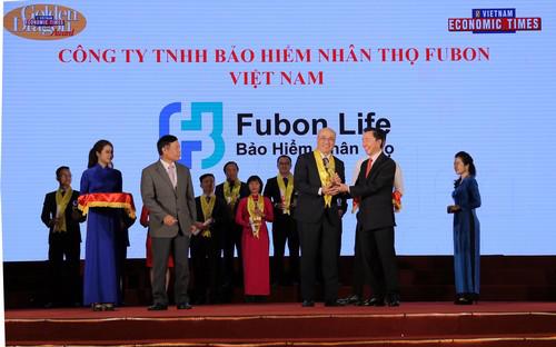 Fubon Life Việt Nam đã nhận: “Danh hiệu Rồng Vàng cho Dịch vụ chất lượng xuất sắc”.