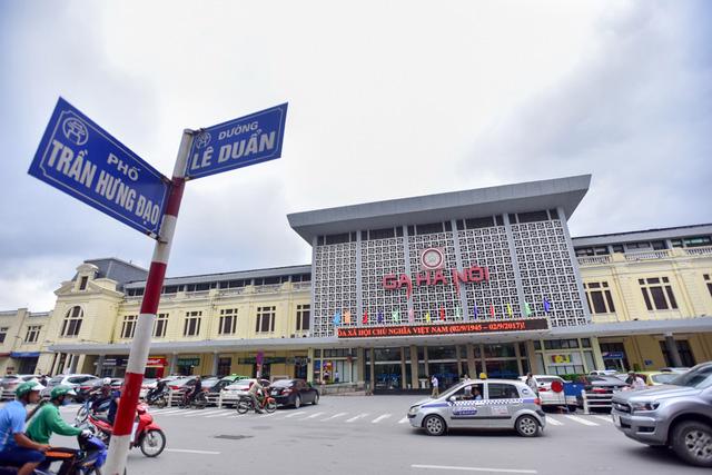  Thứ trưởng Bộ Giao thông Vận tải Nguyễn Ngọc Đông cho hay, quy định đất dành cho giao thông trong đô thị của Hà Nội và Tp.HCM được khuyến cáo trên 20%, luật là 16-17% nhưng hiện tại chỉ có 7-8%.