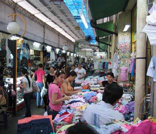 Bộ Kế hoạch và Đầu tư dự báo chỉ số giá tiêu dùng năm 2009 có thể tăng khoảng 7% - Ảnh: Việt Tuấn.
