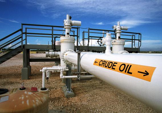 Trước khi giá dầu tăng vọt trở lại, đã có nhiều chuyên gia phân tích dự 
báo, ngưỡng hỗ trợ kỹ thuật tiếp theo của giá dầu thô New York sẽ là 
92,50 USD mỗi thùng - Ảnh: Getty.