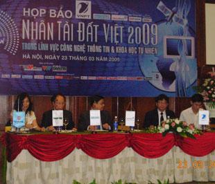 Cuộc họp báo giới thiệu giải thưởng Nhân tài Đất Việt năm 2009, diễn ra tại Hà Nội ngày 23/3.