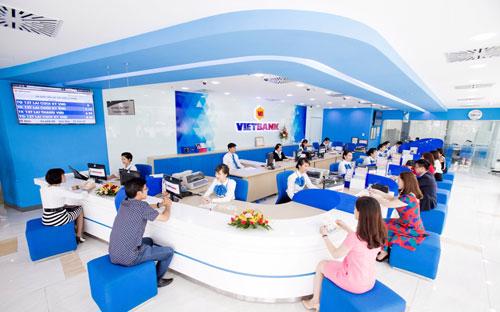 Nhân dịp khai trương các chi nhánh, phòng giao dịch mới, VietBank dành tặng nhiều phần quà hấp dẫn cho khách hàng đến giao dịch. 