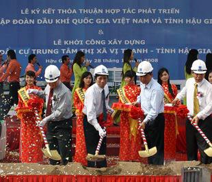 Petro Vietnam được phép tạo điều kiện cho các doanh nghiệp thành viên tự đầu tư hoặc phối hợp, liên doanh, liên kết với các doanh nghiệp của tỉnh Hậu Giang đầu tư các dự án mà hai bên cùng quan tâm trên địa bàn tỉnh.