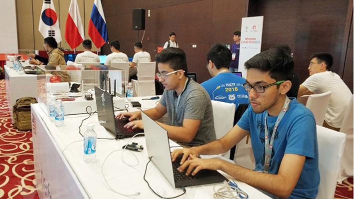 Các đội hacker mũ trắng toàn cầu đang tranh tài tại Việt Nam.