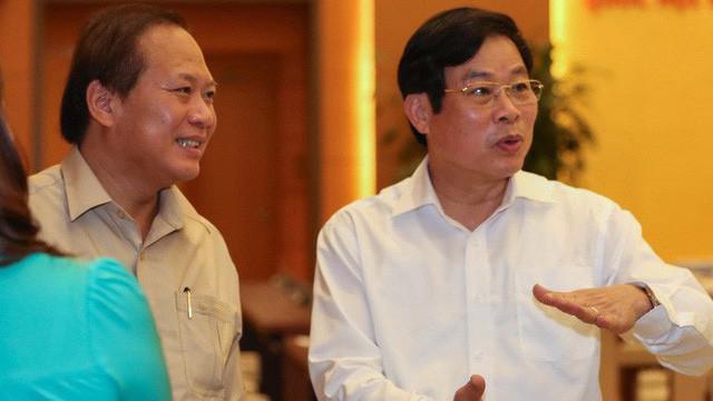 Hai cựu Bộ trưởng Bộ thông tin và truyền thông Trương Minh Tuấn (trái) và Nguyễn Bắc Son (phải). 