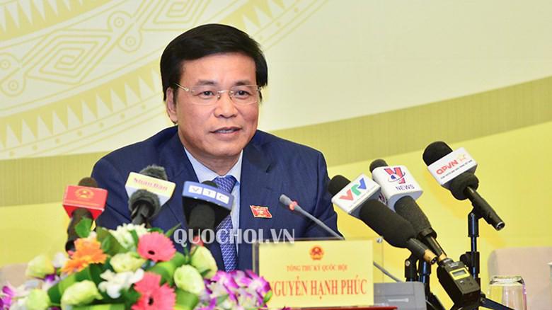 Tổng thư ký Quốc hội Nguyễn Hạnh Phúc trả lời phóng viên báo chí 