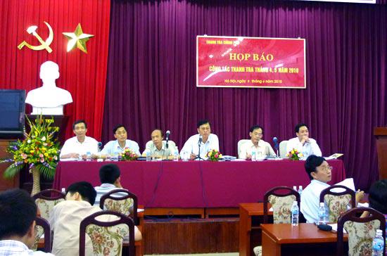 Phó tổng Thanh tra Chính phủ Mai Quốc Bình chủ trì buổi họp báo ngày 9/6 - Ảnh: Từ Nguyên.
