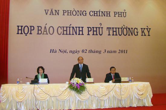 Bộ trưởng - Chủ nhiệm Văn phòng Chính phủ Nguyễn Xuân Phúc chủ trì họp báo chiều 2/3.
