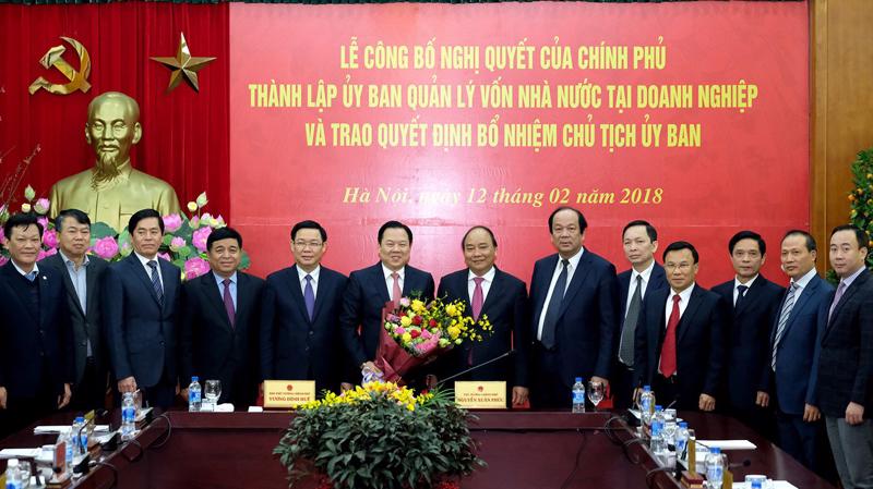Thủ tướng lãnh đạo các bộ ngành tại lễ trao Quyết định cho Chủ tịch Ủy ban quản lý vốn nhà nước tại doanh nghiệp Nguyễn Hoàng Anh.