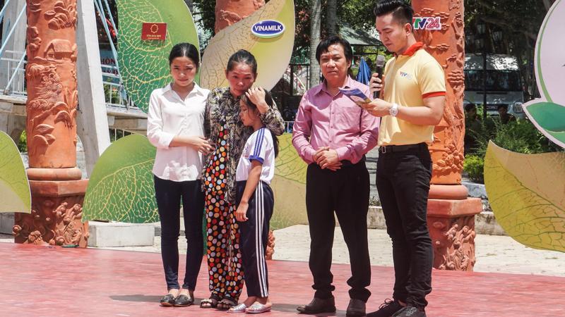 Ông Trần Hữu Phương – Giám đốc Chi nhánh Vinamilk tại Cần Thơ chia sẻ về sự hỗ trợ của Vinamilk dành cho gia đình bé Hoàng Thị Hồng Ngọc, là đối tượng thụ hưởng của Quỹ sữa Vươn cao Việt Nam.