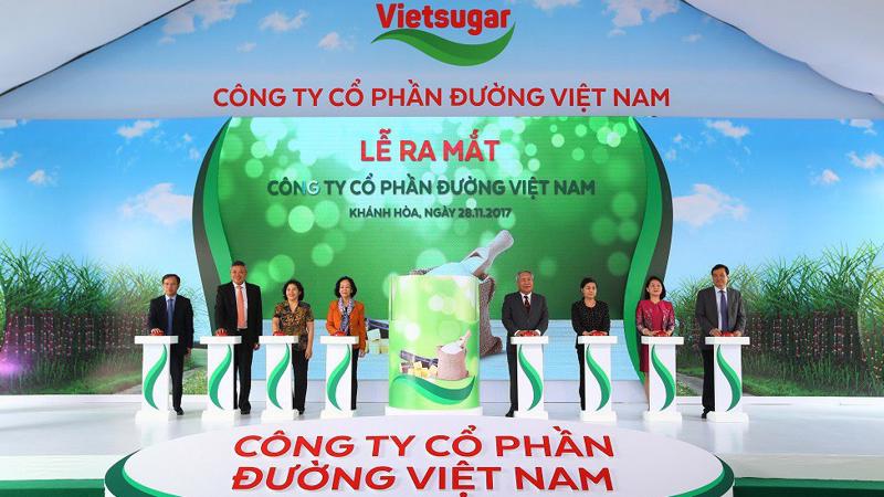 Các khách mời thực hiện nghi lễ ra mắt logo Công ty cổ phần đường Việt Nam.
