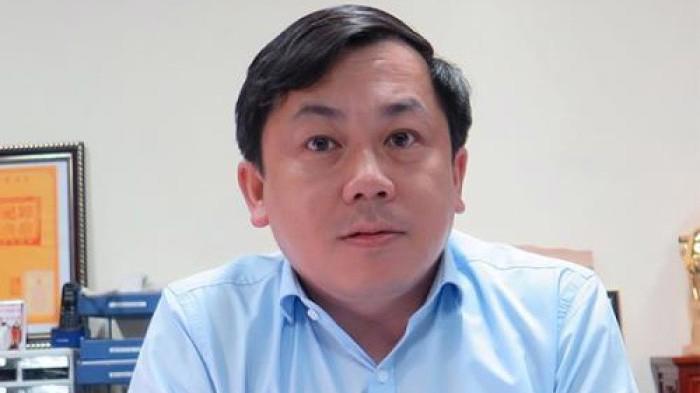 Cục trưởng Cục Đường thủy nội địa Việt Nam Hoàng Hồng Giang vừa bị Bộ Giao thông Vận tải thi hành kỷ luật với mức "khiển trách" trong vụ việc lập "quỹ đen" tại Cục này.