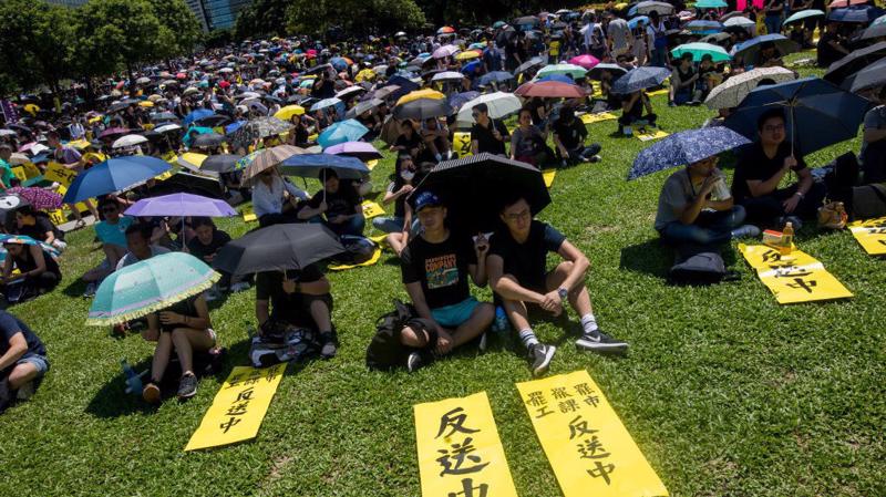 Biểu tình kéo dài khiến kinh tế Hồng Kông bị ảnh hưởng nặng nề - Ảnh: AFP.