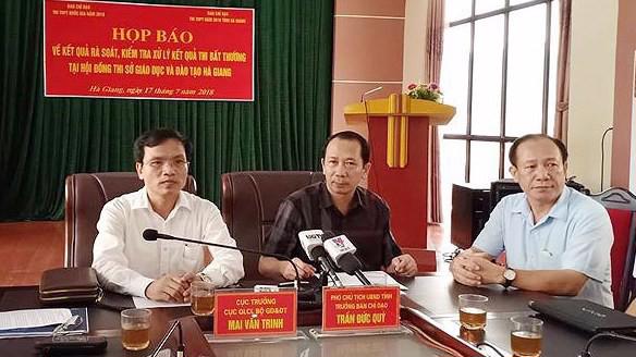 Họp báo thông tin về những sai phạm trong quá trình chấm thi tại tỉnh Hà Giang.