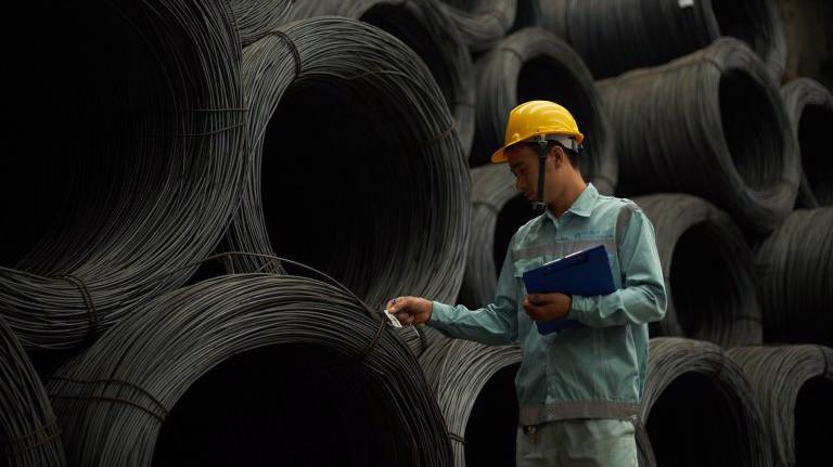 Hòa Phát đang tập trung cho tiến độ hoàn thiện Khu liên hợp sản xuất gang thép tại Dung Quất nhằm đạt tổng công suất 4 triệu tấn thép xây dựng vào năm 2019 và 5 triệu tấn thép xây dựng từ 2020.