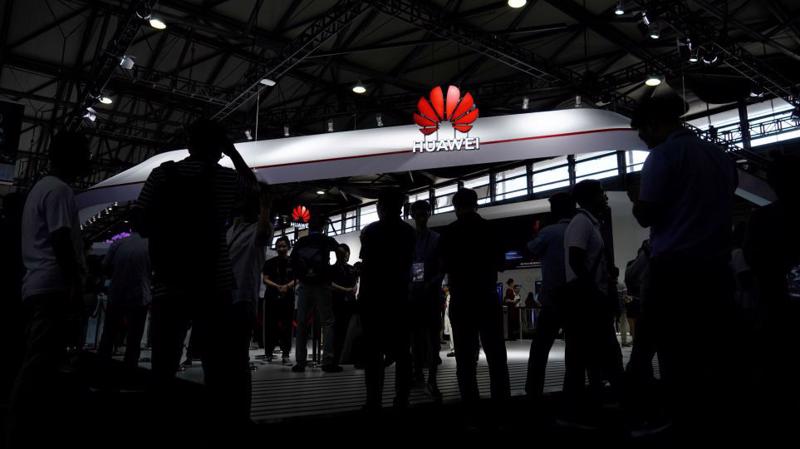 Huawei hiện là nhà sản xuất di động thông minh lớn thứ hai thế giới - Ảnh: AP.