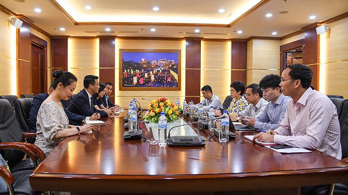 Đoàn lãnh đạo Tập đoàn Huawei (trái) tại buổi gặp gỡ và làm việc với Ủy ban Quản lý vốn nhà nước tại doanh nghiệp (CMSC) ngày 12/11/2019 - ảnh: CMSC.
