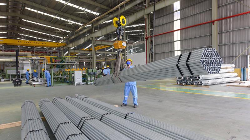 Sau 10 năm, Hoa Sen trở thành một trong ba đơn vị sản xuất và kinh doanh ống nhựa hàng đầu Việt Nam, sản lượng ống nhựa đạt mốc 5.000 tấn/tháng.