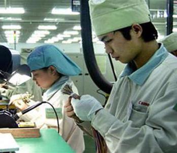 Theo JETRO, Việt Nam được đánh giá là địa điểm sản xuất tốt nhất ở châu Á trong vòng 5 đến 10 năm tới với các ngành mục tiêu là máy móc thiết bị điện - điện tử, sản phẩm kim khí, linh kiện phụ tùng điện - điện tử...