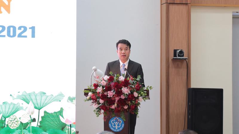 Tổng giám đốc Bảo hiểm xã hội Việt Nam Nguyễn Thế Mạnh báo cáo tại Hội nghị.