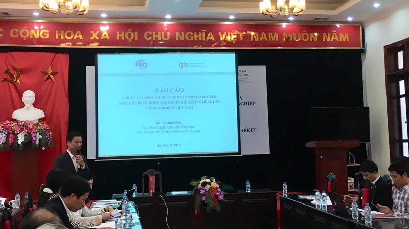 Hội thảo Nghiên cứu điều chỉnh chính sách đất đai nhằm thúc đẩy phát triển thị trường quyền sử dụng đất nông nghiệp ở Việt Nam do Viện Nghiên cứu Quản lý kinh tế trung ương (CIEM) tổ chức.