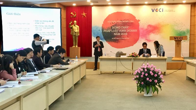 Hội thảo "Dòng chảy pháp luật kinh doanh Việt Nam 2019" được Phòng Thương mại và công nghiệp Việt Nam tổ chức sáng 26/12. 