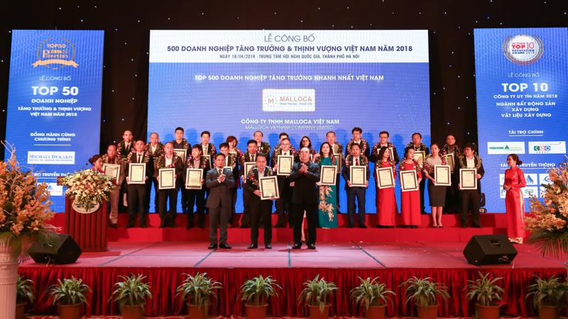 Đại diện Malloca Việt Nam đón nhận giải thưởng FAST 500 năm 2018.