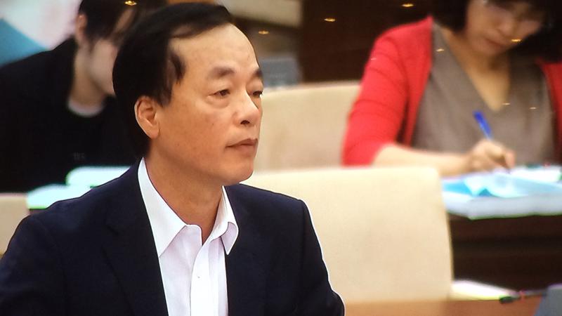 Bộ trưởng Bộ Xây dựng Phạm Hồng Hà trinh dự án Luật Quản lý phát triển đô thị 