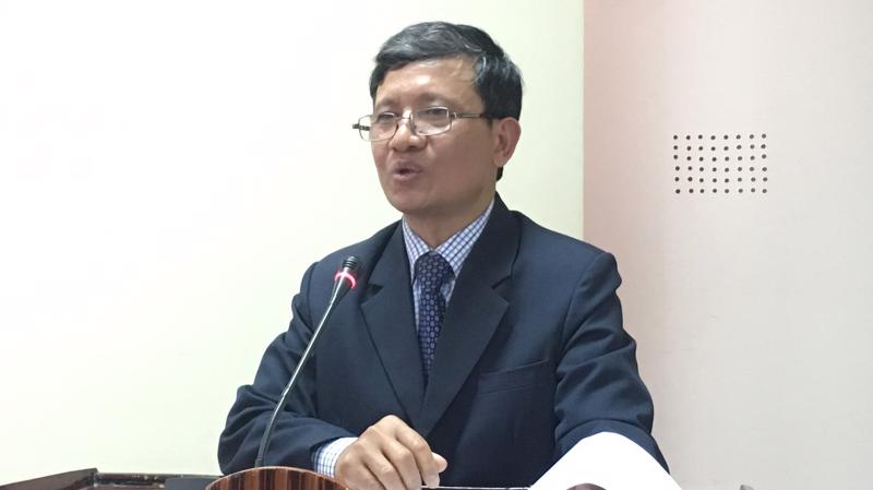 Ông Đặng Đình Luyến, Phó chủ nhiệm Uỷ ban Pháp luật của Quốc hội khoá 13 phát biểu tại hội thảo đóng góp ý kiến cho dự án Luật về hội.