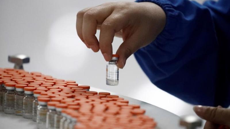 Hiện tại, Trung Quốc chưa cấp phép cho loại vắc-xin nào để sử dụng đại trà - Ảnh: Reuters. 