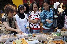 Tờ Wall Street Journal cho biết, nền kinh tế lớn nhất khu vực Đông Nam Á là Indonesia đã trở thành quốc gia mới đây nhất cho thấy đã bớt lo lắng về lạm phát - Ảnh: Reuters.