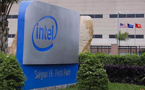 Tại Việt Nam, Intel đang có hai công ty khác nhau là Intel Products đặt tại Khu công nghệ cao quận 9, Tp.HCM chuyên lắp ráp và sản xuất chipset và Intel Việt Nam hoạt động trong lĩnh vực kinh doanh.