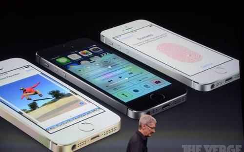 iPhone 5S có 3 màu gồm trắng, đen và vàng.