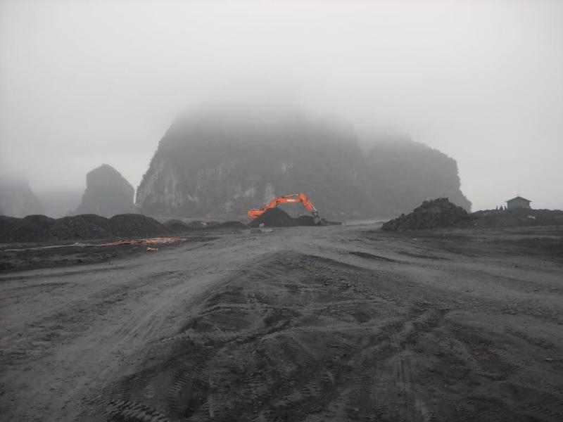 Xít thải than sinh ra trong quá trình tuyển than của các nhà máy.