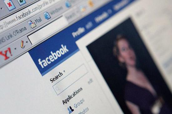 Facebook bị chê vì tính năng bảo mật thông tin cá nhân yếu kém.