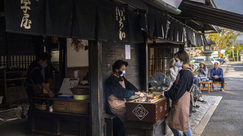 Cửa hàng bán bánh mochi nướng Ichiwa hoạt động từ năm 1000 - Ảnh: NYTimes
