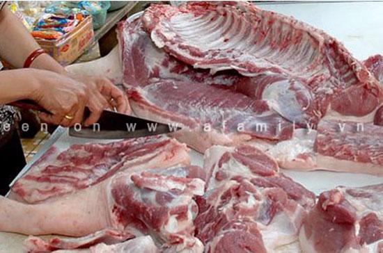 Nhiều thương lái trong nước đã lợi dụng tình hình để đẩy giá thịt lợn lên cao.