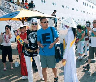 Tám tháng đầu năm 2009, khách du lịch đến nước ta bằng tàu biển chỉ đạt khoảng 50 ngàn lượt.