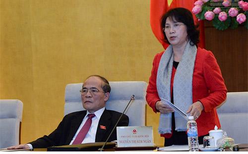 Phó chủ tịch Quốc hội Nguyễn Thị Kim Ngân điều hành phiên thảo luận.