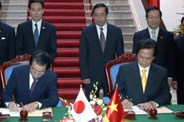 Thủ tướng Việt Nam - Nhật Bản ký tuyên bố chung ngày 31/10.