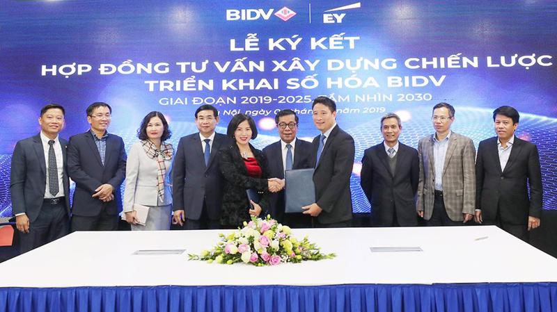 Lễ ký kết hợp đồng tư vấn giữa BIDV và EY Việt Nam.