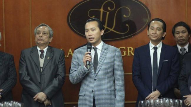 Ông Lê Văn Vọng (ở giữa) thoái toàn bộ vốn khỏi Tập đoàn Lã Vọng.