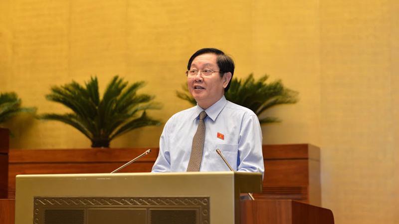 Bộ trưởng Bộ Nội vụ Lê Vĩnh Tân trình bày tờ trình - Ảnh: Quang Phúc 