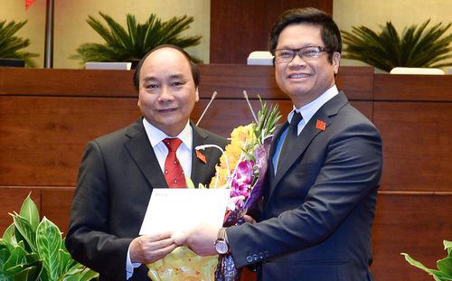  Thủ tướng Nguyễn Xuân Phúc (bên trái) và Chủ tịch Phòng Thương mại và Công nghiệp Việt Nam (VCCI) Vũ Tiến Lộc.